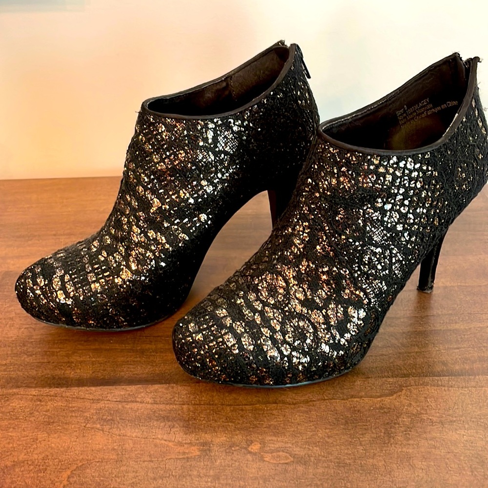 Amazing black and gold booties